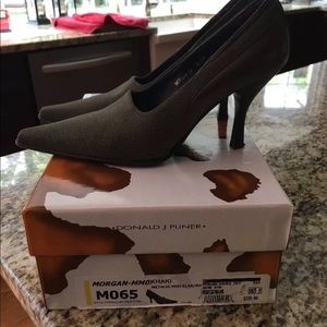 Donald Pilner brown heels Sz 6.5